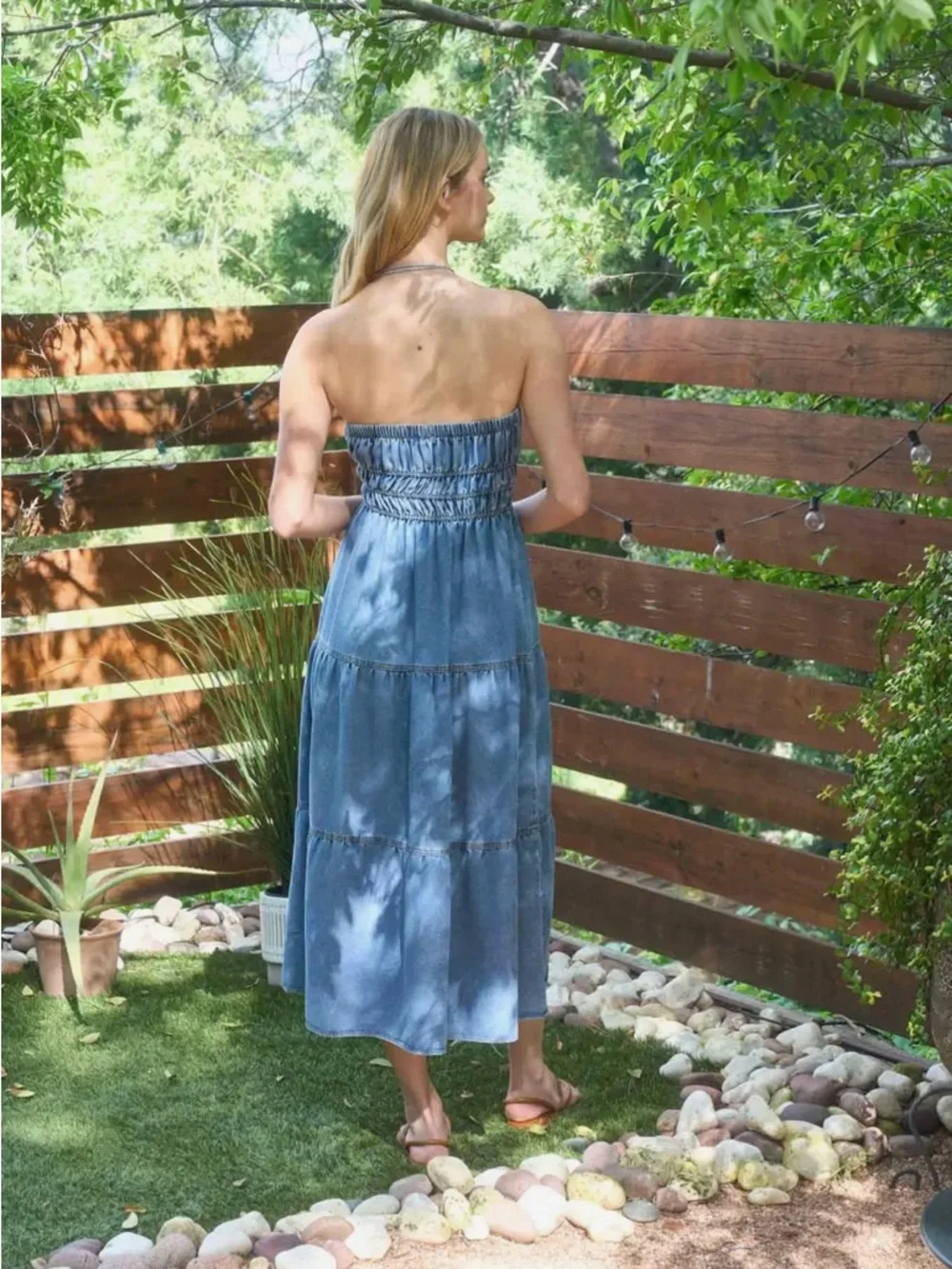 🆕🤍STRAPLESS DENIM DRESS - Picture 2 of 4